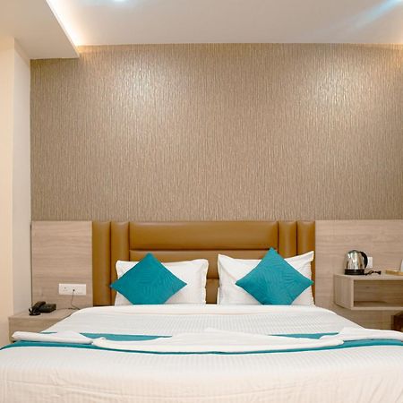 Hotel Ananda Kashi Varanasi Exterior photo