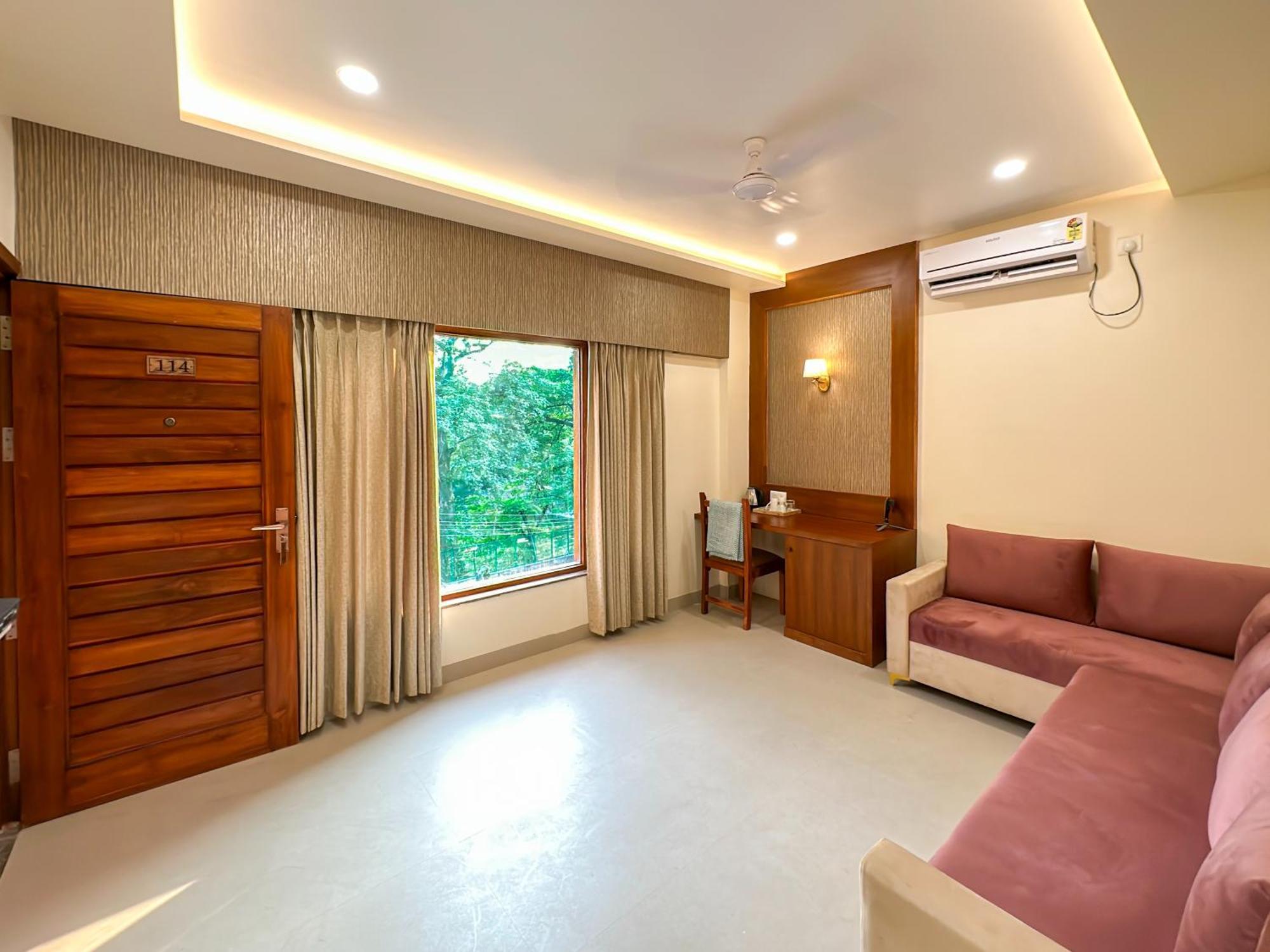 Hotel Ananda Kashi Varanasi Exterior photo