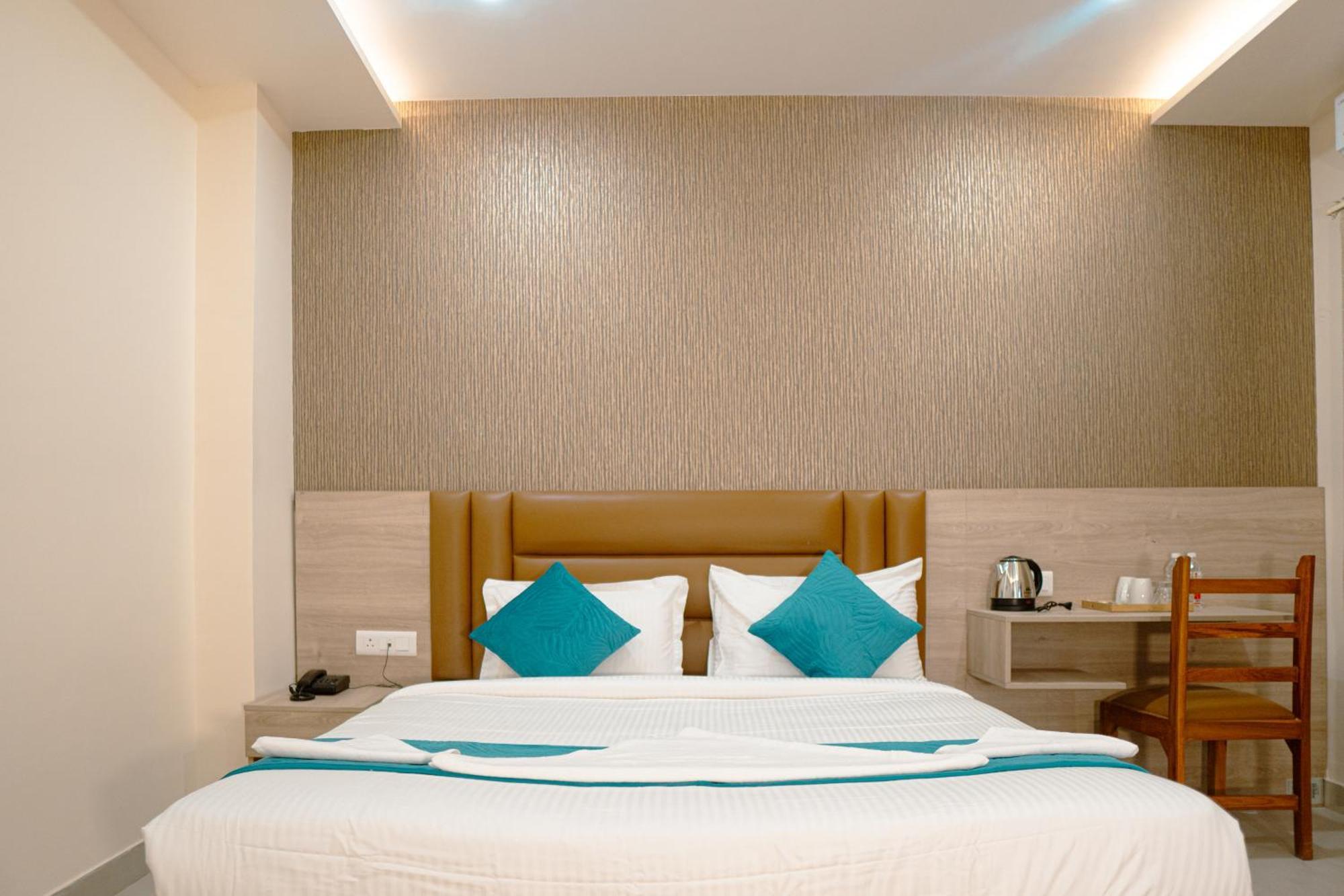 Hotel Ananda Kashi Varanasi Exterior photo