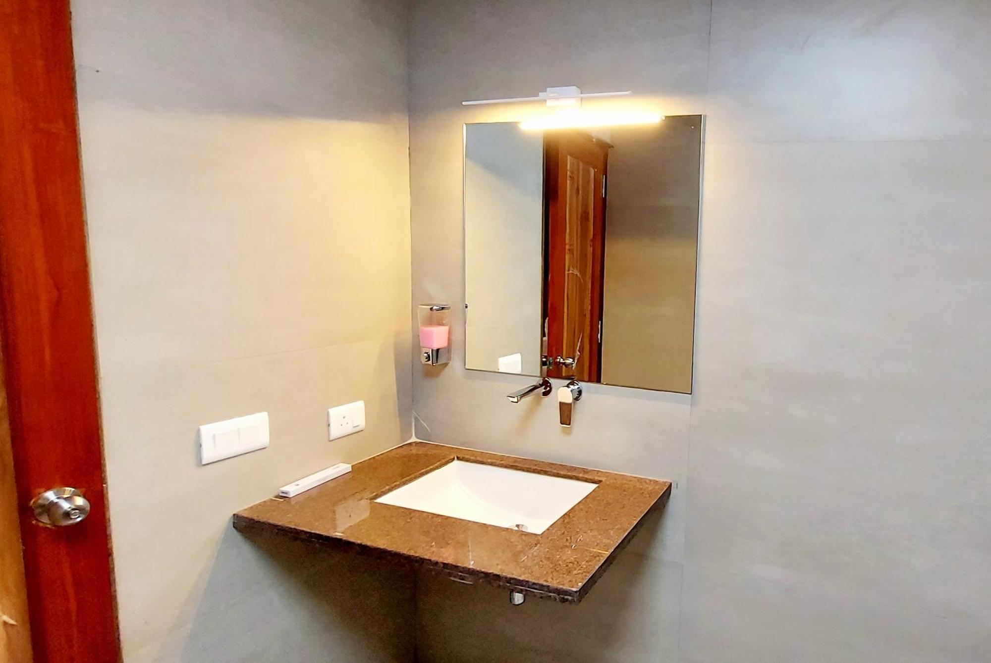 Hotel Ananda Kashi Varanasi Exterior photo